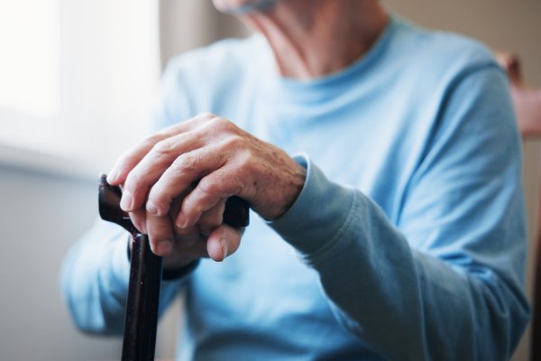 Lager NAD+-gehalte in bloed bij lichamelijk kwetsbare ouderen
